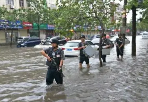 东莞暴雨致运钞车被淹，押运人员当场紧急转移，当时的强暴雨情况有多紧急？