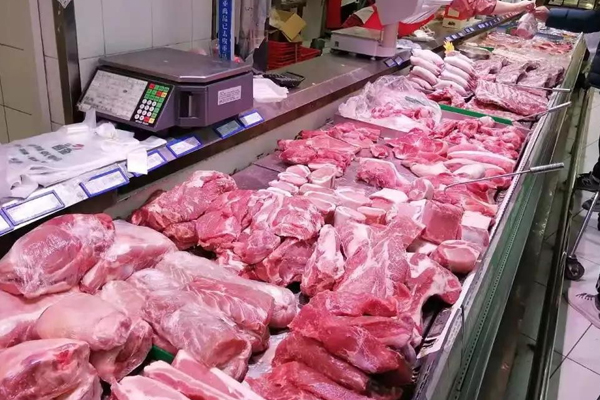 大润发门店销售发臭隔夜肉被罚近139万元，食用这些肉类对身体有何危害？