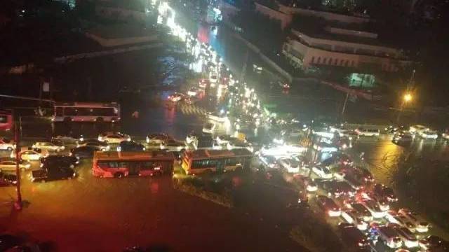 福建莆田突降大雨，街道成河道，当地的降雨强度到底如何？