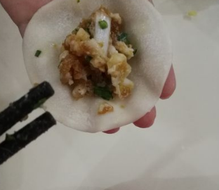 包饺子的方法是什么？