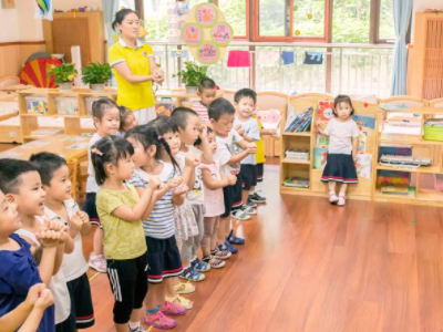 幼儿园教师专业标准的基本理念是什么？