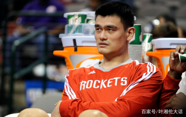 姚明是第一个被选入NBA名人堂的中国人吗？