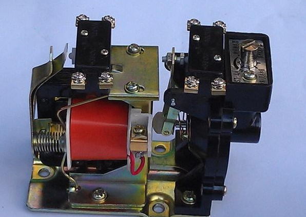 断电延时型的时间继电器的工作原理是怎样的？