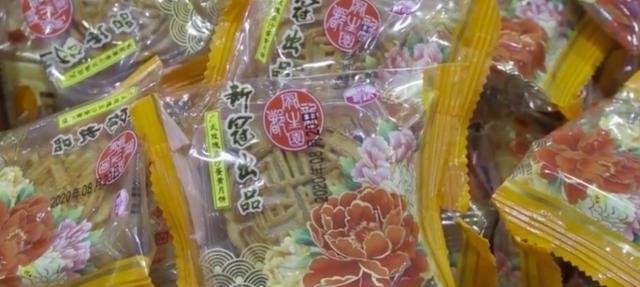 对于月饼品牌撞名新冠供不应求的现象，你怎么看？