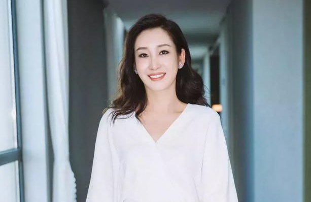 莫名陷入三角恋被出局，倒追二婚丈夫成后妈，秦海璐为何却说很幸福？