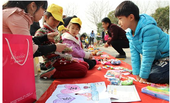 如何说服校长在学校组织一次义卖活动作文