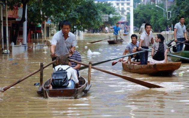 河北邢台暴雨，街道一片汪洋，为什么一下暴雨就会发生城市内涝？