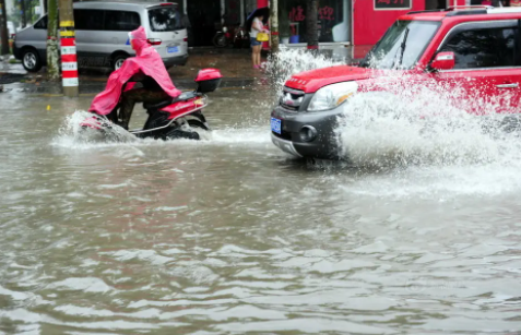 河北邢台暴雨，街道一片汪洋，为什么一下暴雨就会发生城市内涝？