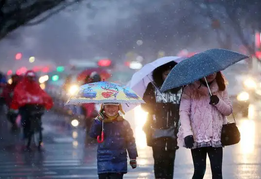 北方局地有暴雪现身，多地累计降温或超20℃，此次冷空气为何来的这么急？