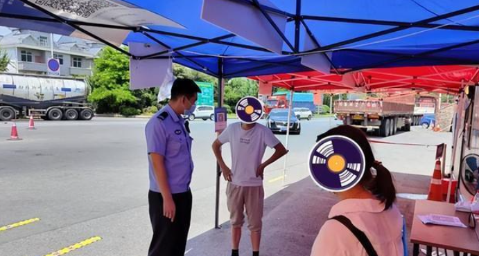 “赶着去离婚！”杭州高速上，男子强行冲卡，民警的做法为何会让人爆赞？