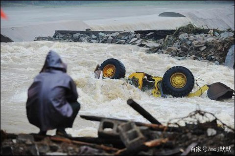 平顶山遭到暴雨袭击，给当地造成了哪些影响和损失？