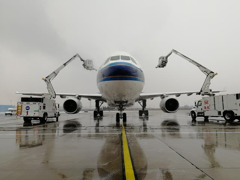 首都机场取消航班142架，是否与北京暴雨天气有关？