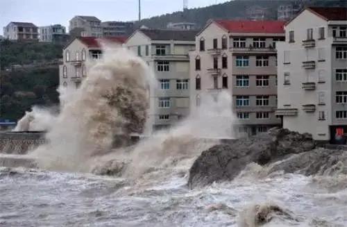 受台风的影响，浙沪近海预计大浪到狂浪，当地情况如何？