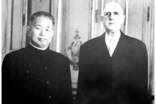 黄镇将军55年授什么军衔？